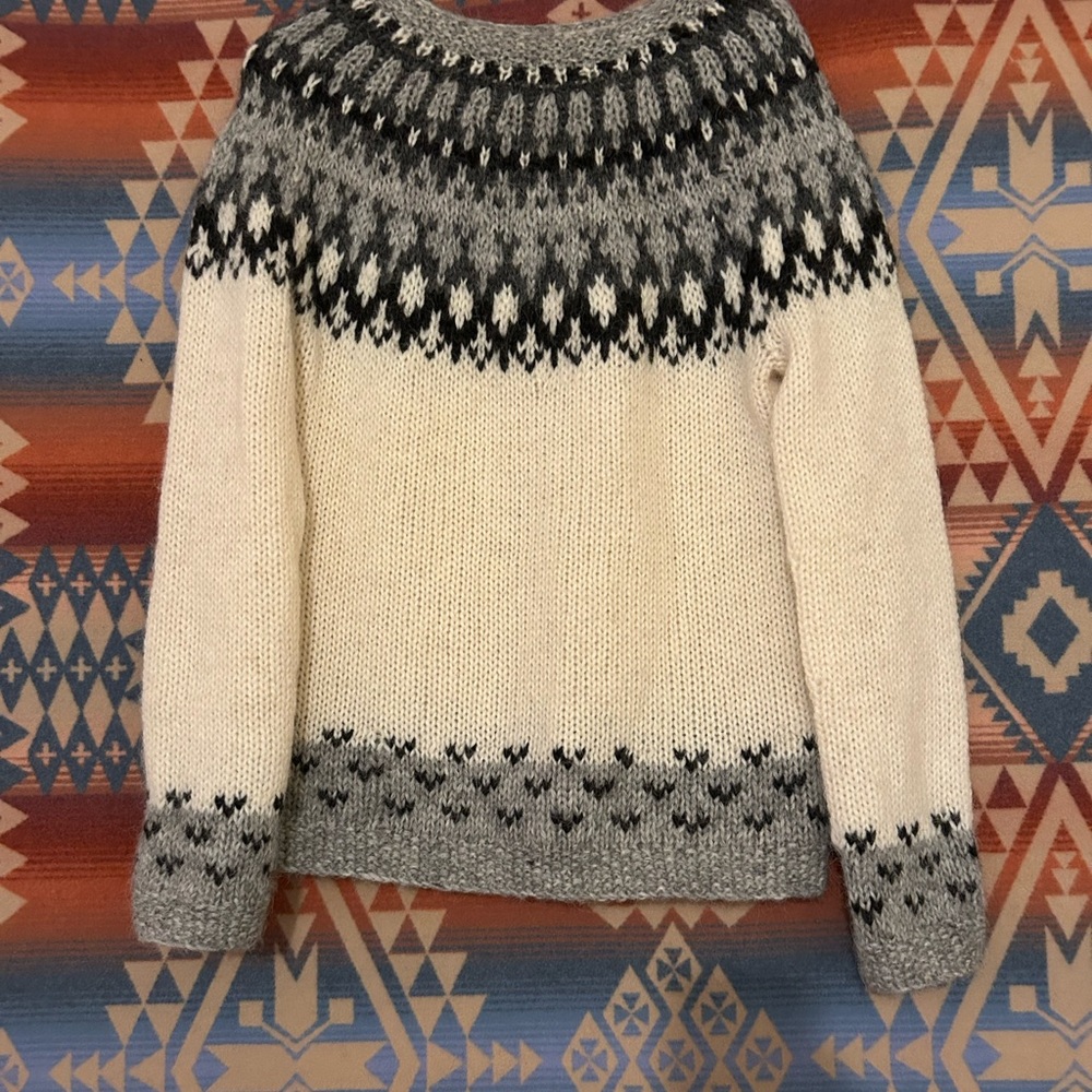 Women's Nordic Pattern Sweater - 100% Icelandic Wool, Hand Knit 🧶